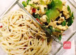 Illustration of how to make bitter melon scrambled eggs with vanilla spaghetti (lunch lunch)