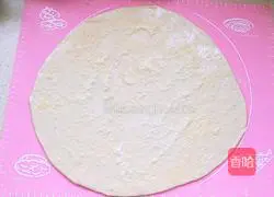 Illustration of how to make milk-flavored flower rolls 5