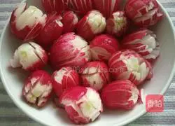 Illustration of how to make cherry radish salad 5