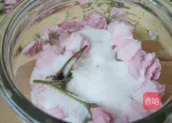 Illustration of how to make salted cherry blossoms 4