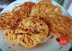 Illustration of homemade spicy crispy noodles 6