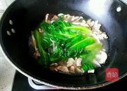 Illustration of how to make mushroom and meat slices soup 9