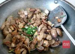 Illustration of how to make fried clams with sauce 7