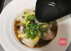 Illustration of how to make wontons in clear soup 13