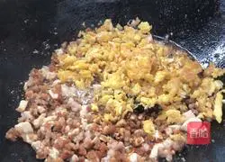 Illustration of how to make taro balls stuffed with celery 5