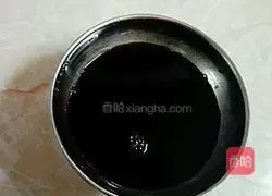 Illustration of how to make purple cabbage fried noodles 3