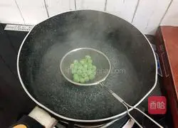 Illustration of how to make dumpling crust pizza 4