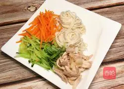 Illustration of how to make cold noodles with shredded chicken 19