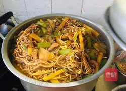 Soybean Sprouts, Celery and Potato Braised Noodles Recipe Illustration 13