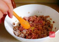 Chives and hairtail fish dumplings#New Year's Eve dinner recipe illustration 6