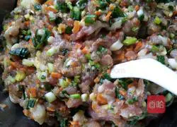 Illustration of how to make homemade lazy meat buns 4