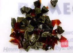 How to mix preserved eggs with tofu Illustration 2