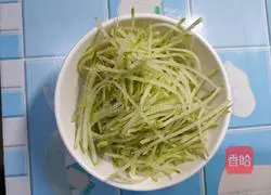 Illustration of how to make radish pimple soup 2