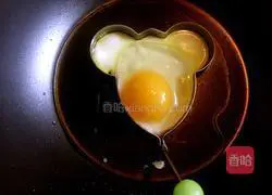 Illustration of how to make Mickey instant noodles 2 