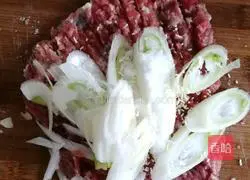 Illustration of making electric pancake version of mutton pie 8