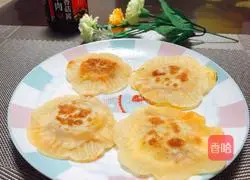 Illustration of how to make egg-filled pancakes with dumpling skins 6