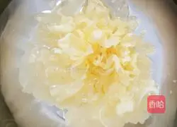 Illustration of how to make Tremella and Lotus Seed Soup 2