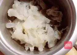 How to make corn, sweet potato and tremella soup Illustration 11