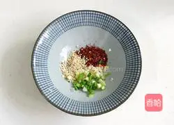 Illustration of how to make instant noodles in sour soup 2