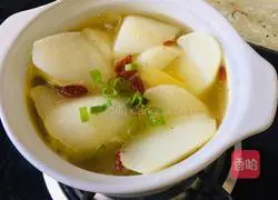 Illustration of how to simmer radish in chicken soup 11