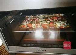 Illustration of how to make thin-bottom chicken and fresh fruit pizza 14