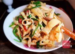 Illustration of how to stir-fry shredded pork with king oyster mushroom 19