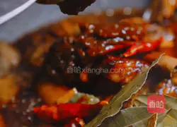 Illustration of braised pig tail ribs with southern milk and soybeans 4