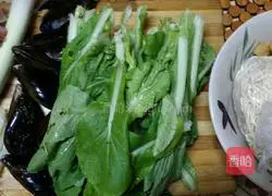 Illustration of how to make knife-shaped noodles 1