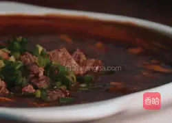 Illustration of how to make hot and sour beef soup 11