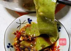 Illustration of how to make dipping spinach noodles 14