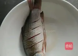 Illustration of how to make dry roasted fish 1
