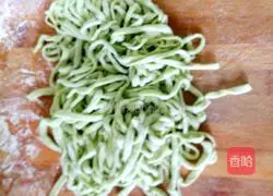 Illustration of how to make braised noodles with green vegetables 22