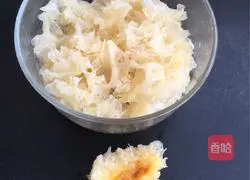 Illustration of how to make lotus seed lily and tremella soup 5