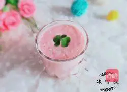 Strawberry Illustration of how to make milkshake 1