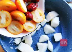 Illustration of how to make kumquat, snow pear and red date soup 7