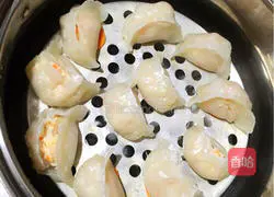 Illustration of how to make crystal shrimp dumplings 11