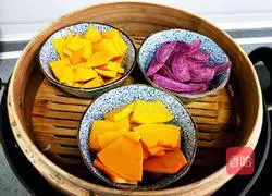 Illustration of how to make purple sweet potato and pumpkin yogurt cup 4