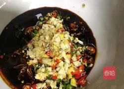 Illustration of how to make spicy pickled chicken feet with double pepper in Sichuan style 8