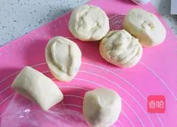 Illustration of how to make milk-flavored steamed buns 3