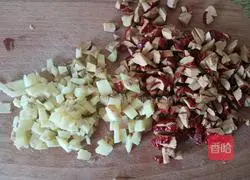 Homemade ancient autumn method Illustration of how to make pear paste 3