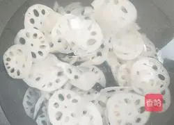 Illustration of how to make vinegar lotus root slices 4