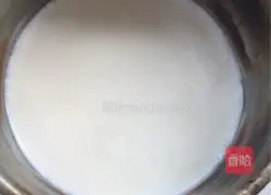 Illustration of how to make Shunde ginger and milk 5