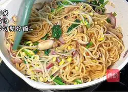 Illustration of how to make fried noodles with shredded pork 7