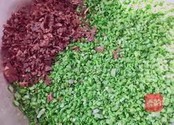 Illustration of how to make mulberry and leek dumplings 8