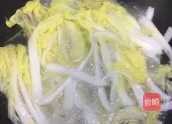 Illustration of how to make baby cabbage and meat slices soup 6