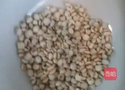 Illustration of how to make chicken soup to remove dampness 5