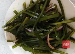 Illustration of how to make cold kelp shreds 11