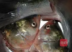 Illustration of how to make fish head and tofu soup 1