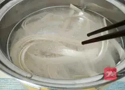 Illustration of how to make squid hot sauce noodles 4