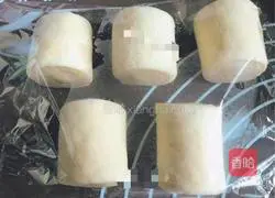 Illustration of how to make real and fake corn buns 8